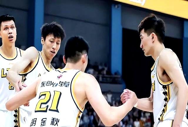 四川男篮主场大胜,豪取比赛胜利 四川男篮主场大胜,豪取比赛胜利