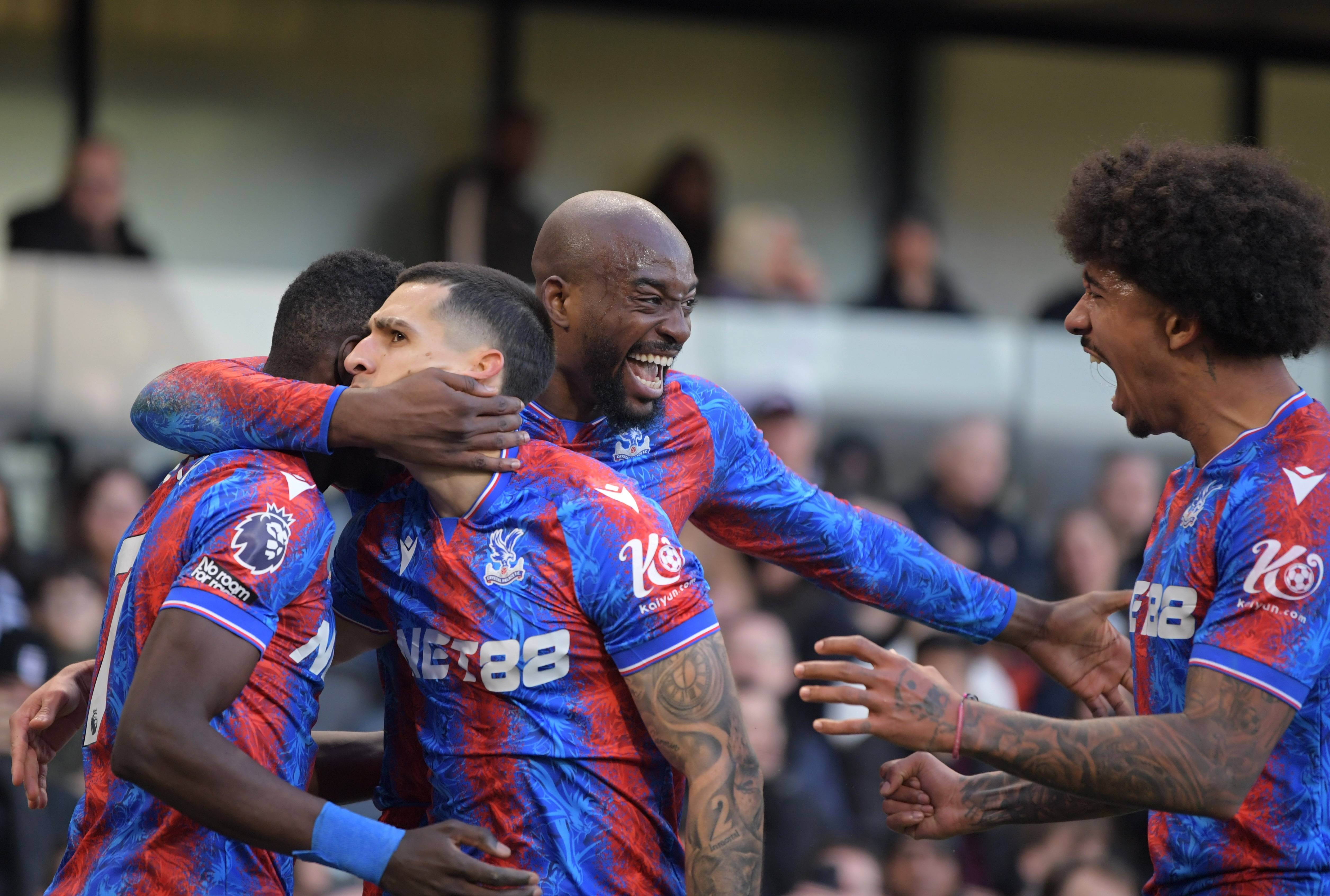 爱游戏入口-包含曼城客场大败水晶宫，遭遇重挫的词条