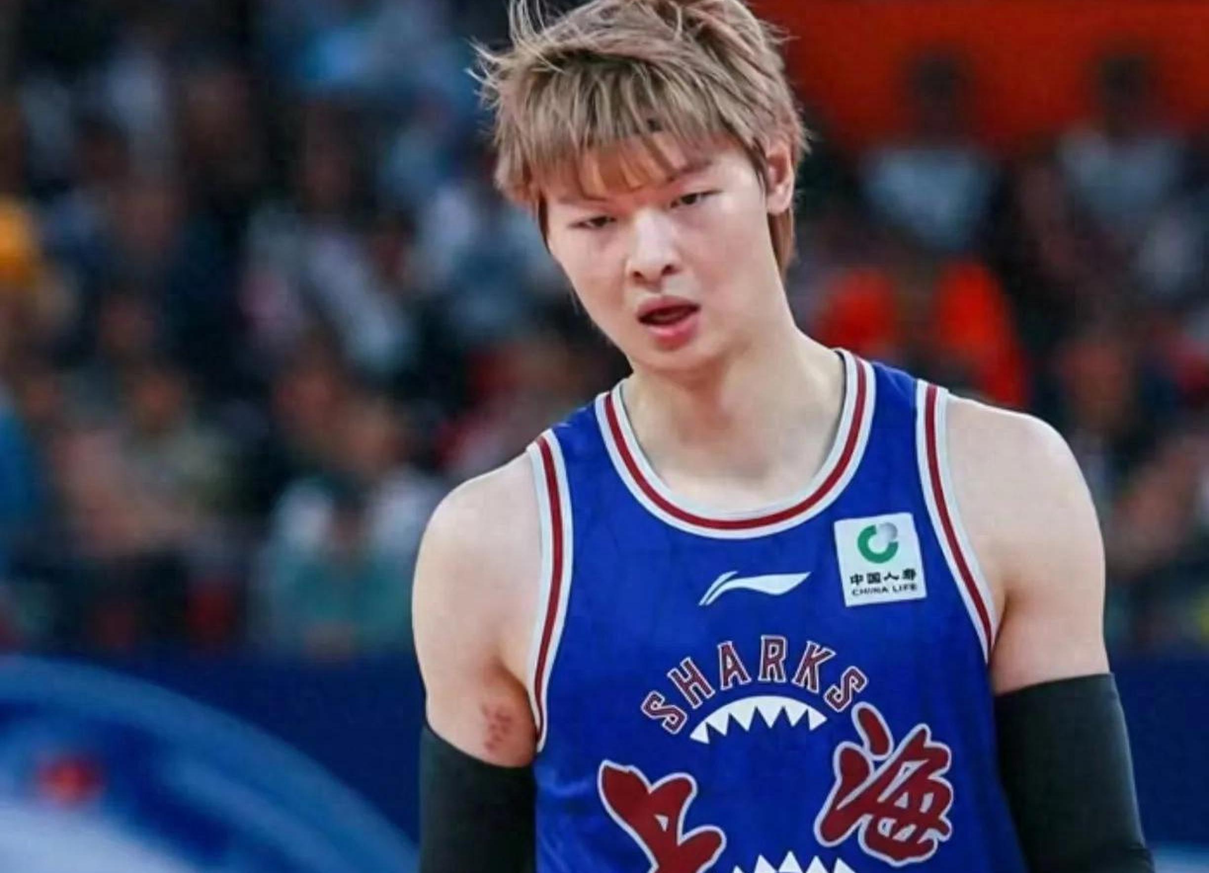 运动员受伤依旧顽强比赛,感动全场,成为CBA焦点的简单介绍 运动员受伤依旧顽强比赛,感动全场,成为CBA焦点的简单介绍