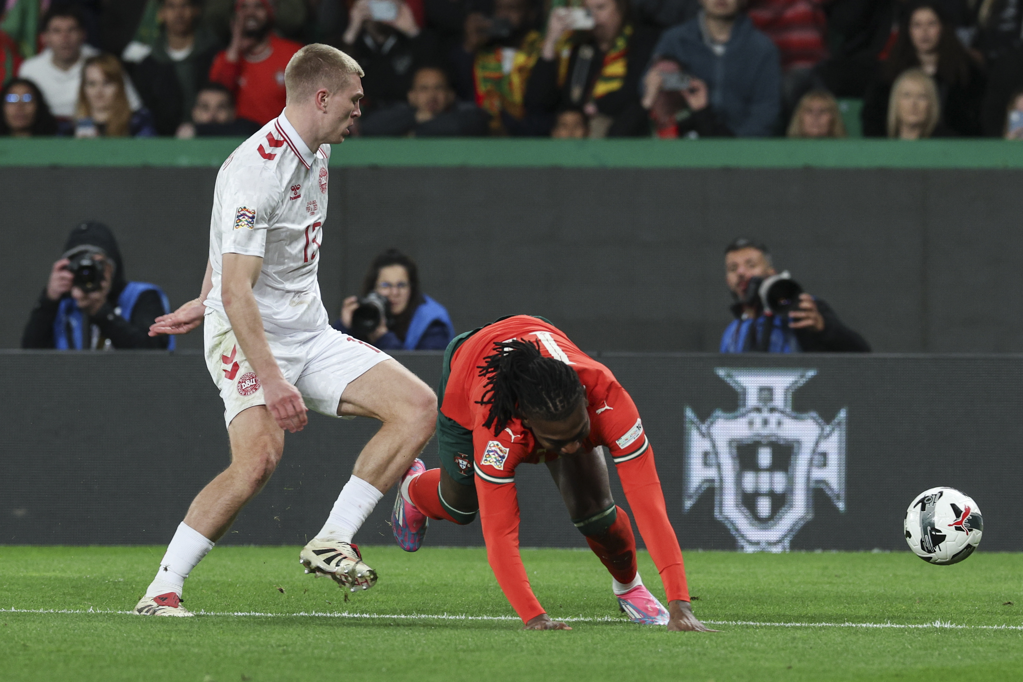 爱游戏体育-包含葡萄牙国家队失利，未能晋级下一轮的词条