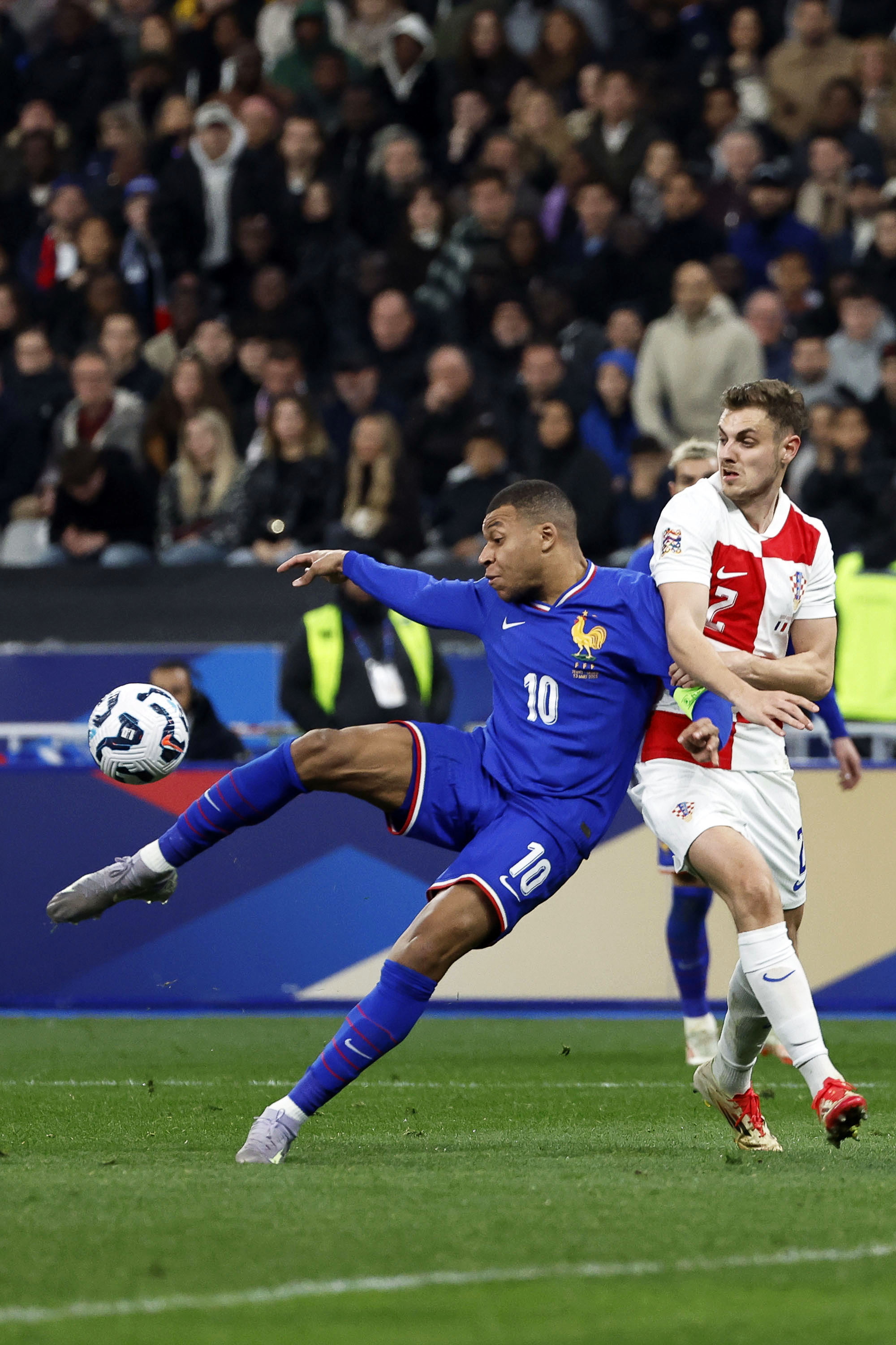 爱游戏官网-欧国联赛双方球队争夺晋级权益