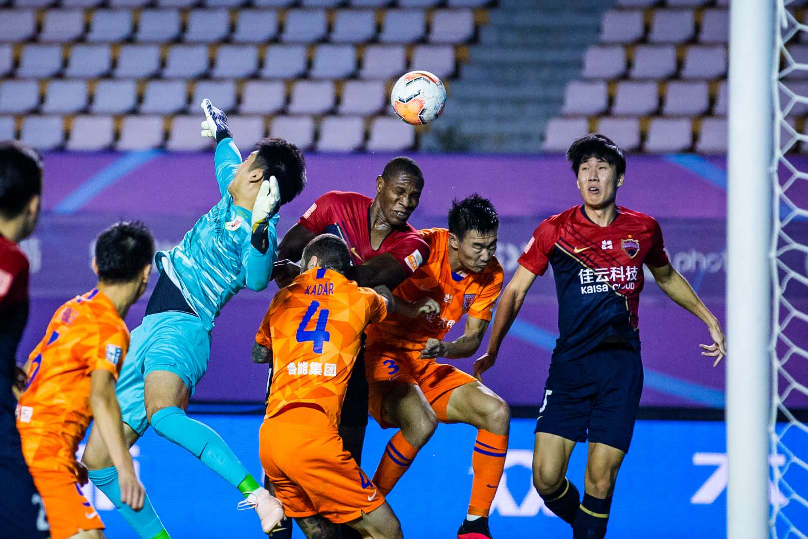 关于深圳佳兆业主场不敌山东鲁能，陷入保级漩涡的信息