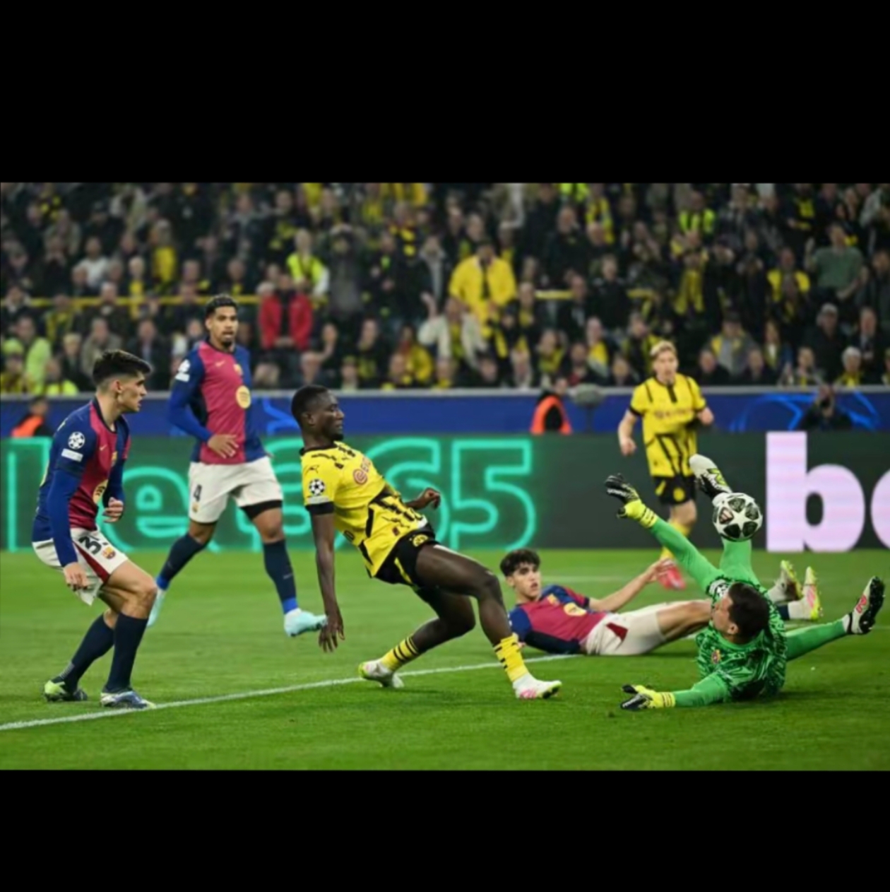 巴黎绝杀巴萨，萨拉赫带队取胜